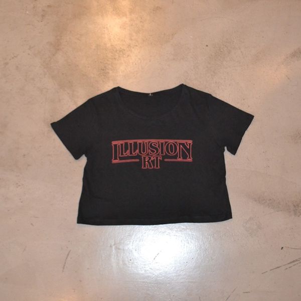 ILLUSION RT T-SHIRT ILLUSION LOGO RED LETTERS 