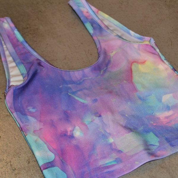 ILLUSION RT CROP TOP WITH BRACES TIE DYE